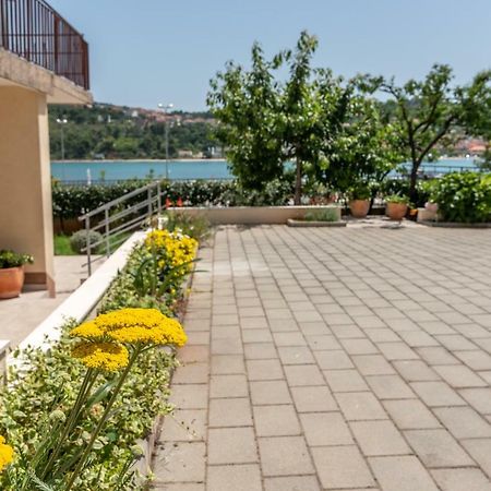 Apartments Flora Трогір Екстер'єр фото