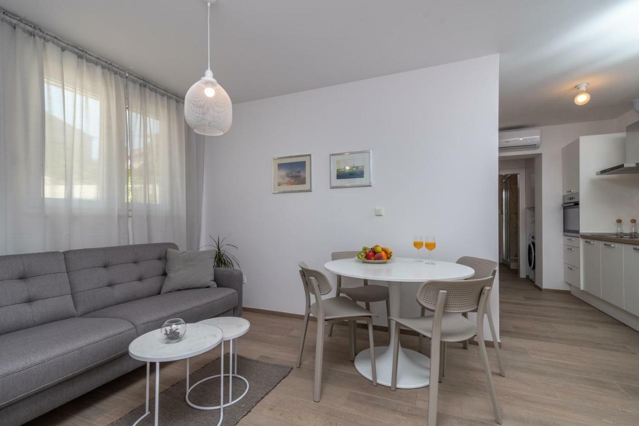 Apartments Flora Трогір Екстер'єр фото
