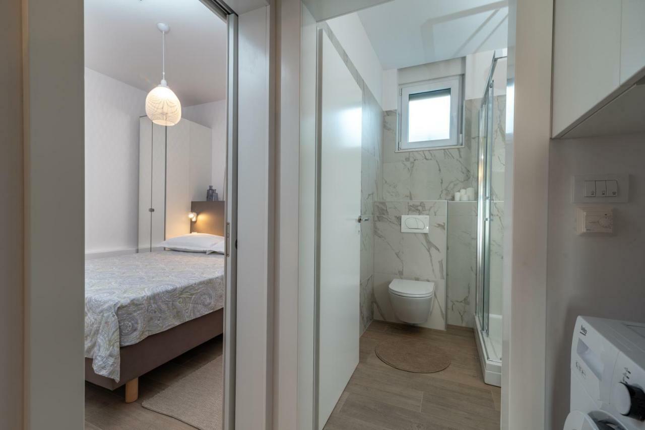 Apartments Flora Трогір Екстер'єр фото