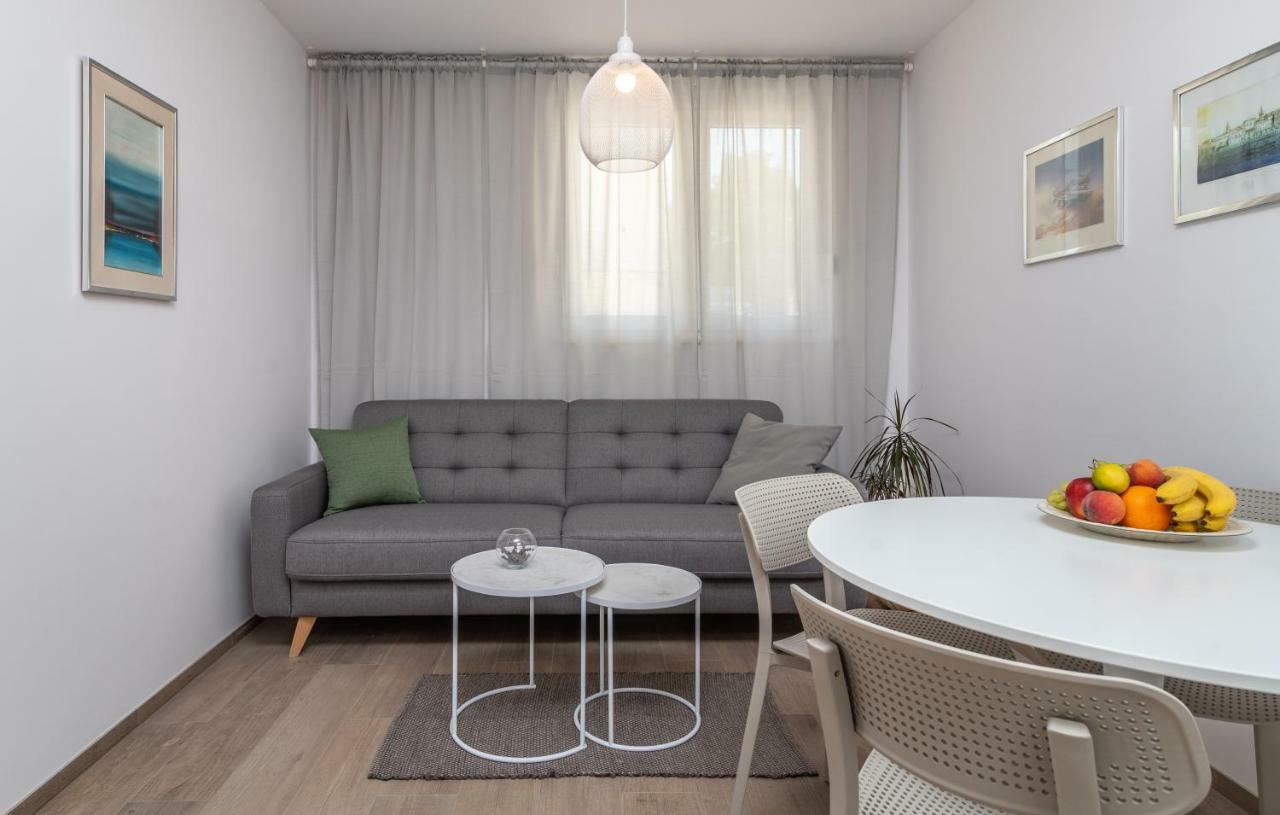 Apartments Flora Трогір Екстер'єр фото