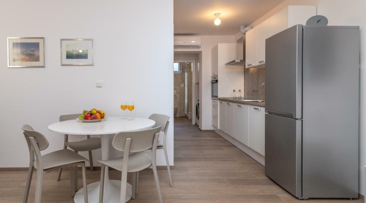 Apartments Flora Трогір Екстер'єр фото