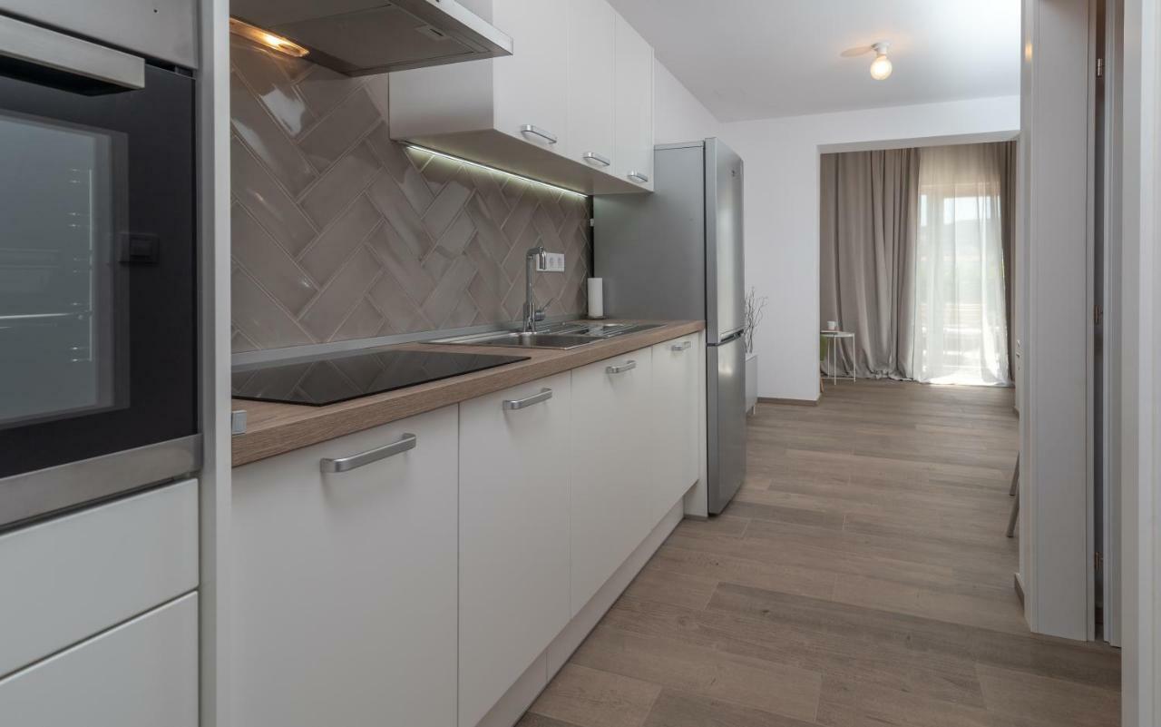 Apartments Flora Трогір Екстер'єр фото