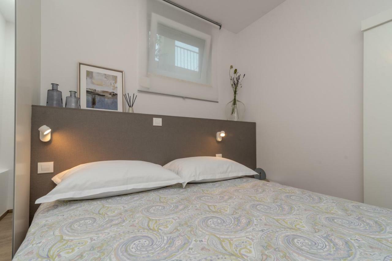 Apartments Flora Трогір Екстер'єр фото