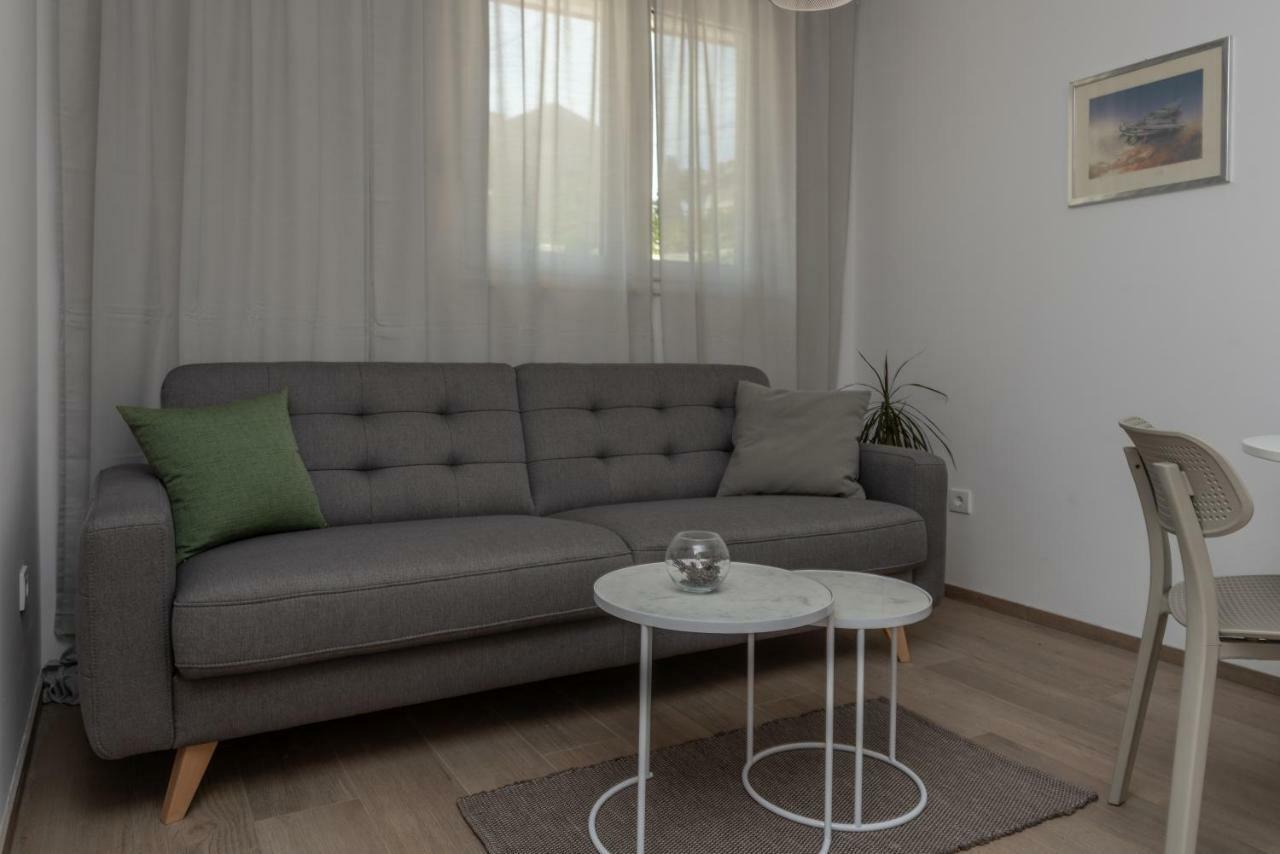 Apartments Flora Трогір Екстер'єр фото