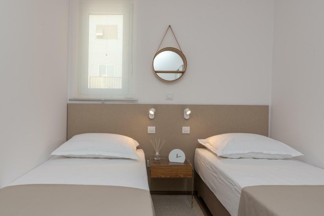 Apartments Flora Трогір Екстер'єр фото