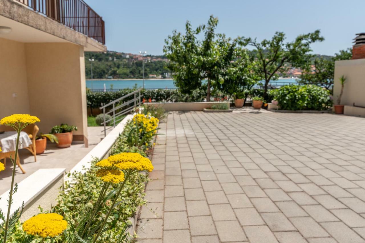 Apartments Flora Трогір Екстер'єр фото