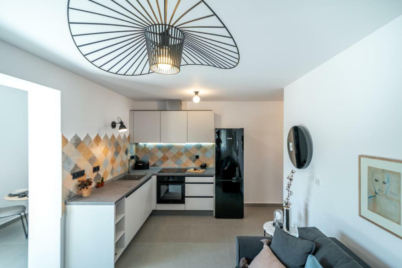 Apartments Flora Трогір Екстер'єр фото