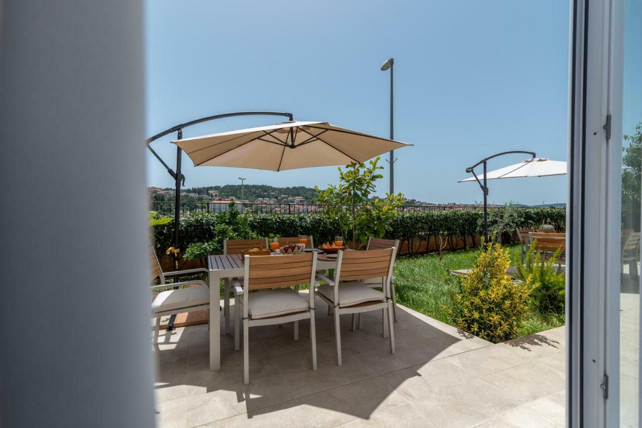 Apartments Flora Трогір Екстер'єр фото