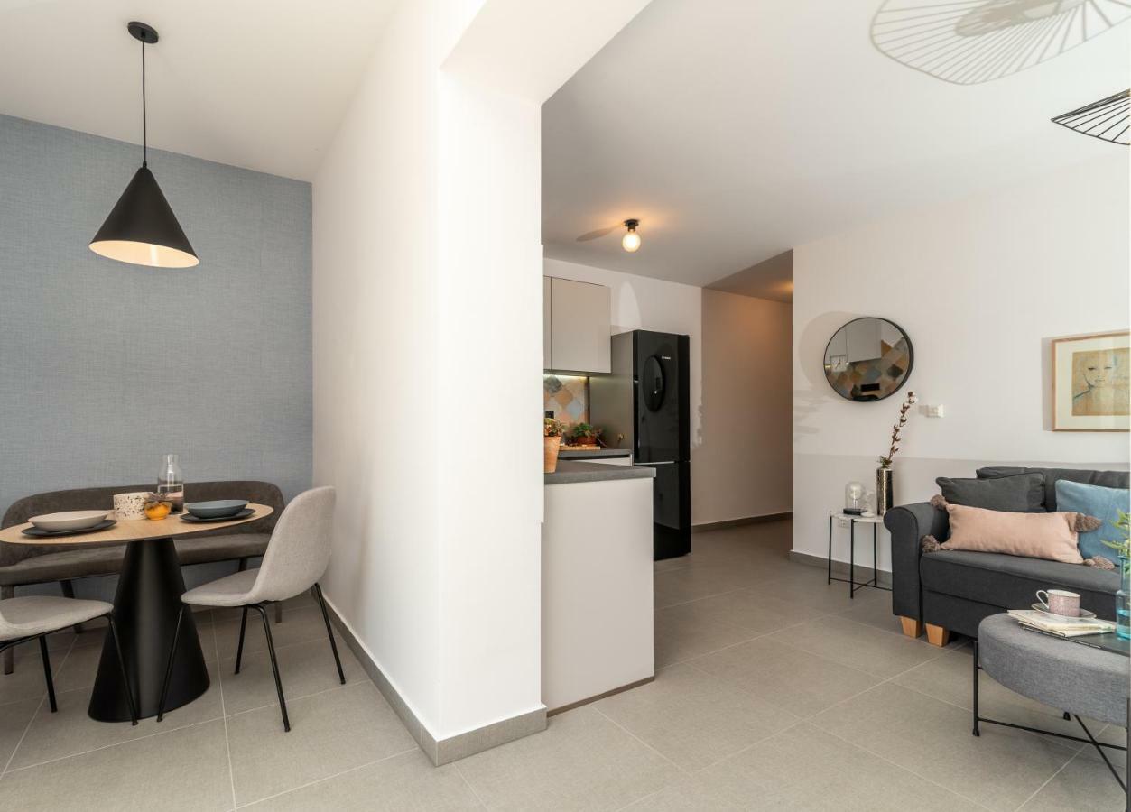 Apartments Flora Трогір Екстер'єр фото