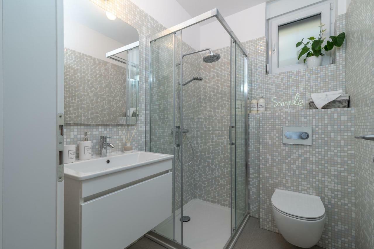 Apartments Flora Трогір Екстер'єр фото