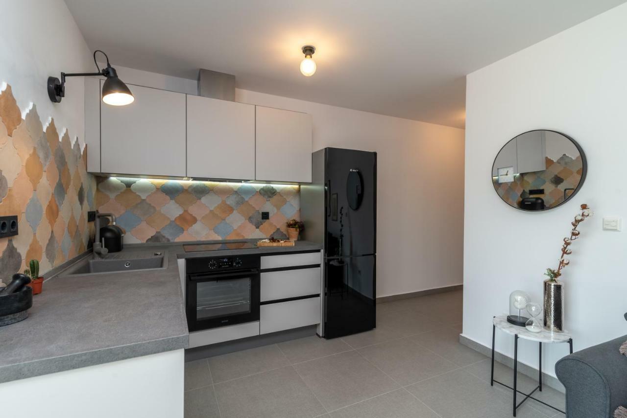 Apartments Flora Трогір Екстер'єр фото