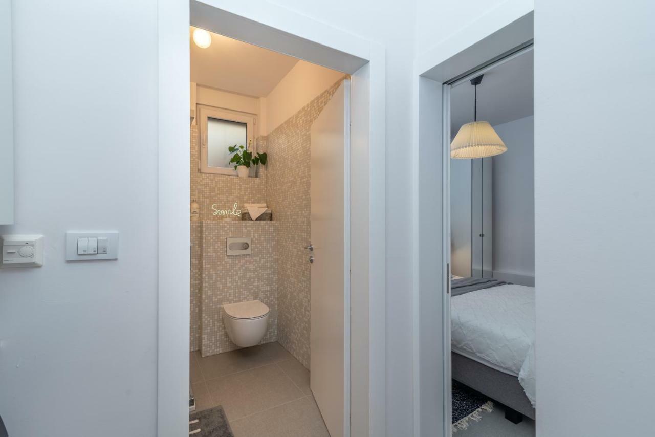Apartments Flora Трогір Екстер'єр фото